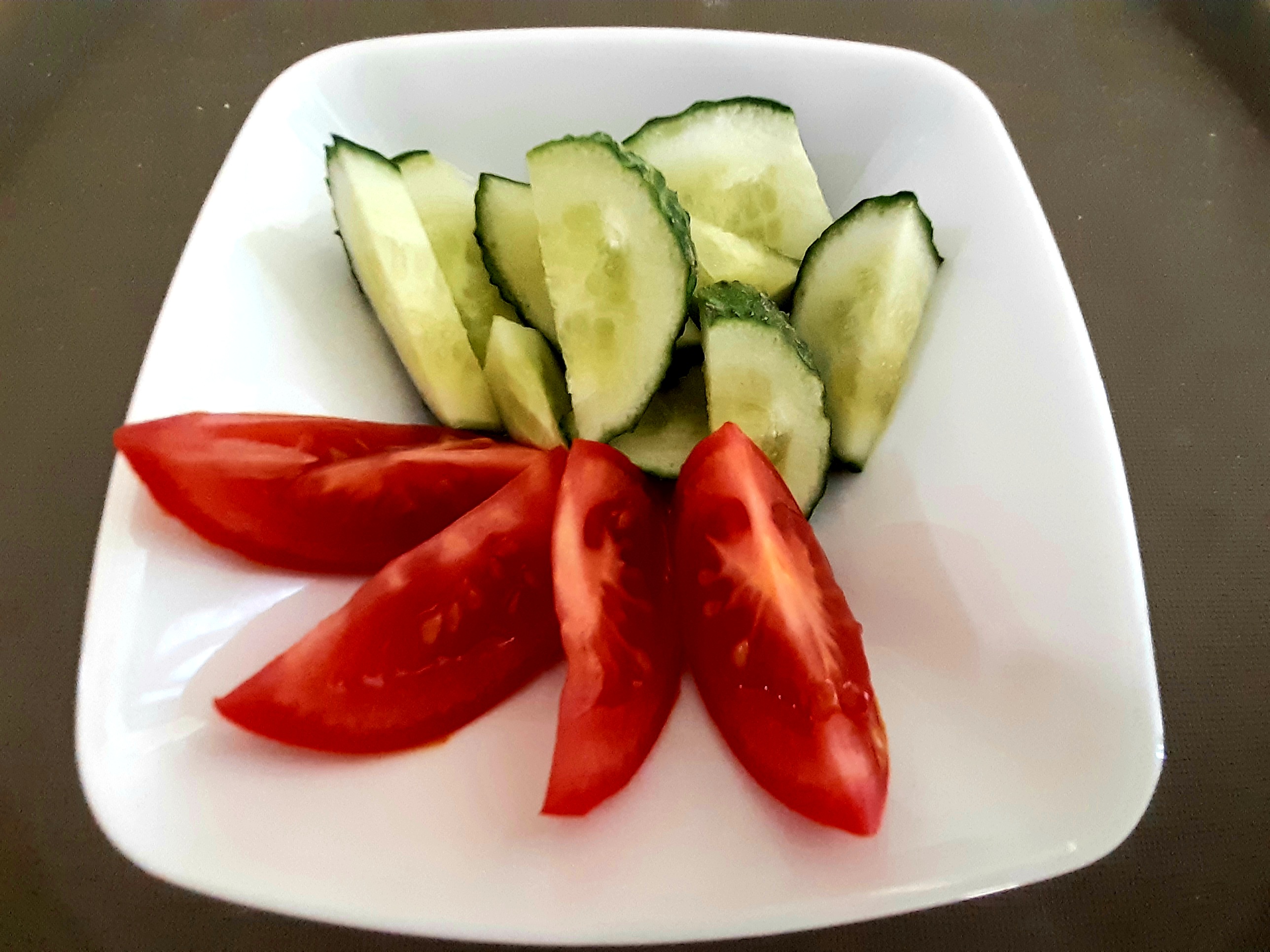 Комплекс - Нарезка овощная — помидор и огурец, 100 гр.